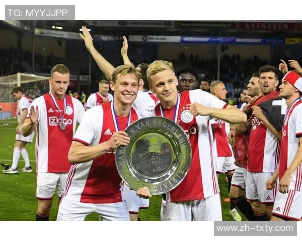 阿贾克斯中场克拉森庆祝进球时意外受伤队友撞击引发关注