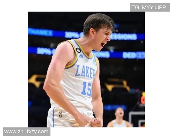 米诺特次节神勇表现五投全中连得12分带领球队一举拉开比分优势 米诺特次节神勇表现五投全中连得12分带领球队一举拉开比分优势