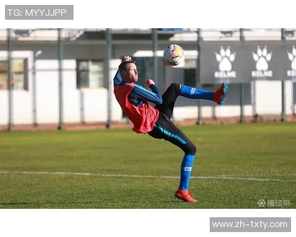 河南队昆明冬训航班因大雪延误球迷期待球队早日抵达 河南队昆明冬训航班因大雪延误球迷期待球队早日抵达
